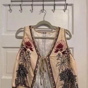 SHEIN Embroidered Floral Vest in Cream and Black